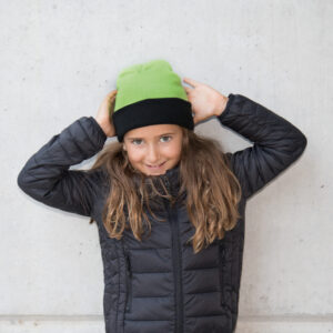 Tweekleurige Kindermuts Met Omslag