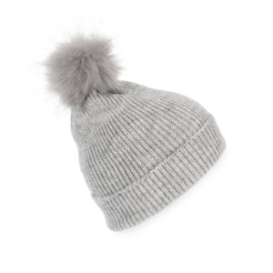 Pomponmuts, gebreid met gerecycled garen. - KP555