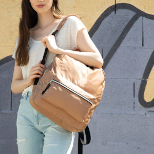 Modieuze rugzak met contrasterende zilverkleurige ritssluiting - KI0182