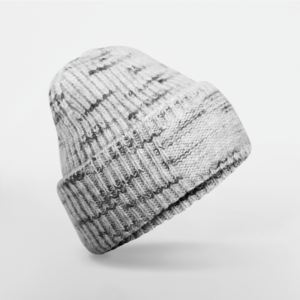 Grof gebreide muts met patch – B330R